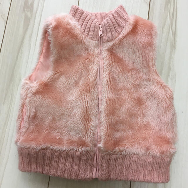 babyGAP(ベビーギャップ)のかわいい！ファーベスト　コーデュロイミニスカート　まとめ売り！80 キッズ/ベビー/マタニティのベビー服(~85cm)(ジャケット/コート)の商品写真