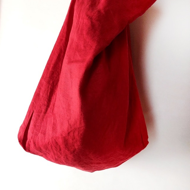 bulle de savon(ビュルデサボン)のハンドメイド作家✨リネン 麻 ワンショルダー 赤トートバッグ エコバッグにも レディースのバッグ(トートバッグ)の商品写真