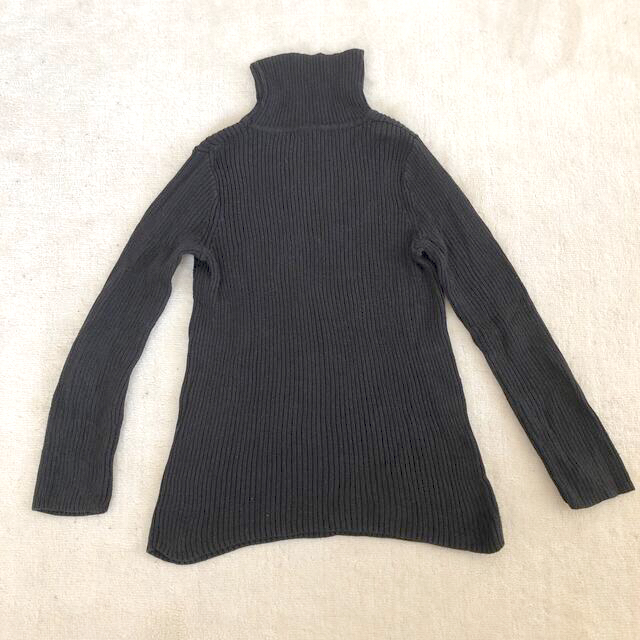 GU(ジーユー)の【GU】黒タートルニット　120㎝ キッズ/ベビー/マタニティのキッズ服女の子用(90cm~)(ニット)の商品写真