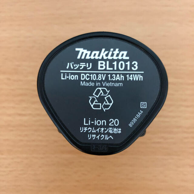 Makita(マキタ)のマキタDC10WAとBL1013セット スマホ/家電/カメラのスマートフォン/携帯電話(バッテリー/充電器)の商品写真