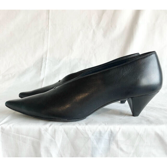 美品◇CELINE エッセンシャル Vネック パンプス 38 セリーヌ レザー 美品◇CELINE エッセンシャル Vネック パンプス 38 セリーヌ レザー