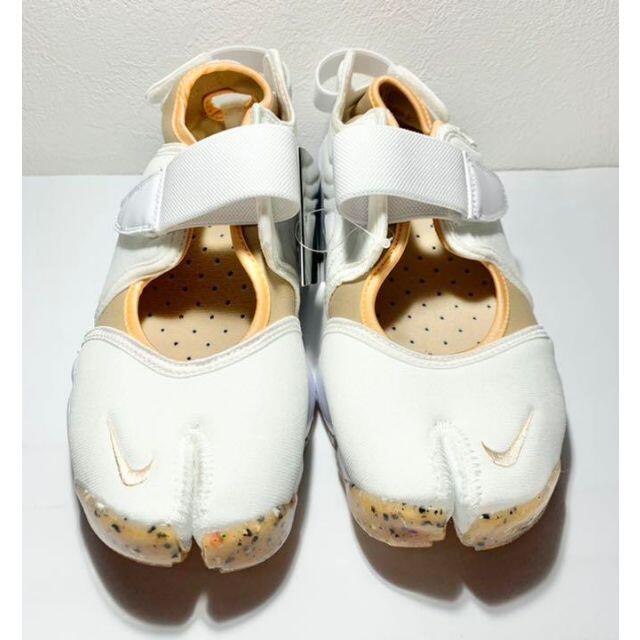 NIKE(ナイキ)のNIKE ナイキ エアリフト サンダル スリッポン パールホワイト ベージュ　白 レディースの靴/シューズ(サンダル)の商品写真