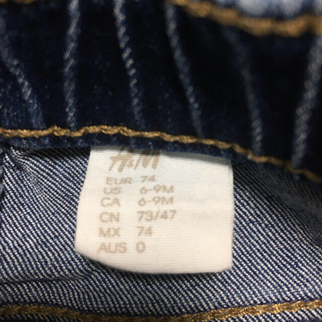 H&M(エイチアンドエム)のデニムパンツ 70cm キッズ/ベビー/マタニティのベビー服(~85cm)(パンツ)の商品写真