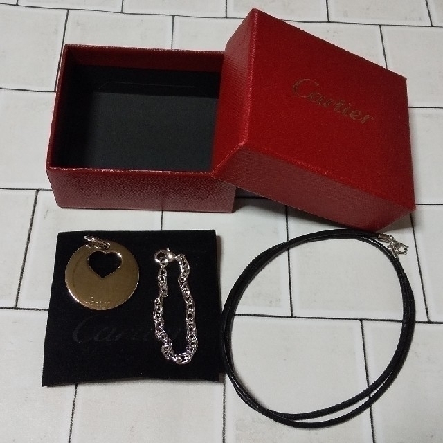 Cartier(カルティエ)のCartier カルティエ ラウンドハートキーホルダー バッグチャーム レディースのファッション小物(キーホルダー)の商品写真