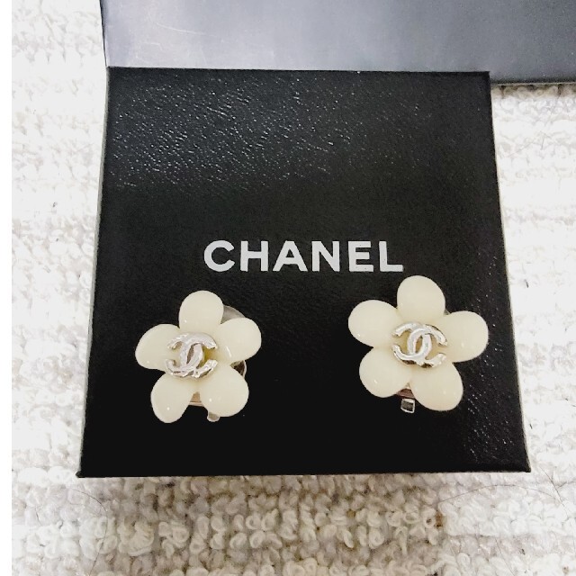 CHANEL(シャネル)のシャネル イヤリング フラワー レディースのアクセサリー(イヤリング)の商品写真