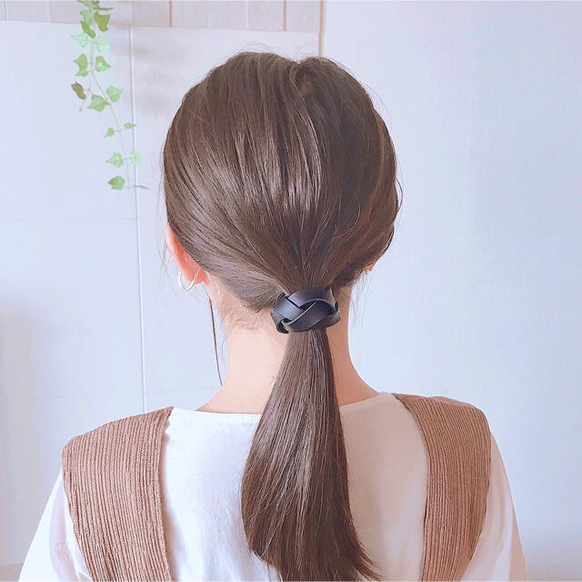 本革 編み込みヘアゴム レディースのヘアアクセサリー(ヘアゴム/シュシュ)の商品写真