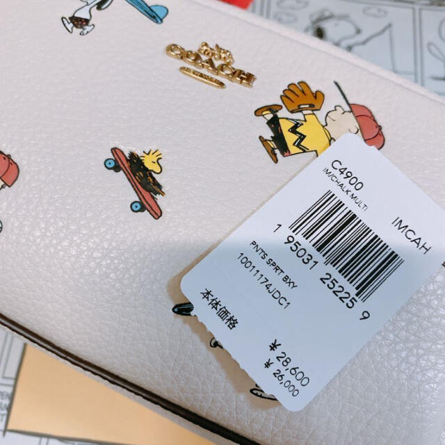 COACH(コーチ)の送料込　納品書有　メンテナンス可　完売品　新品　コーチ スヌーピー ポーチ  レディースのファッション小物(ポーチ)の商品写真