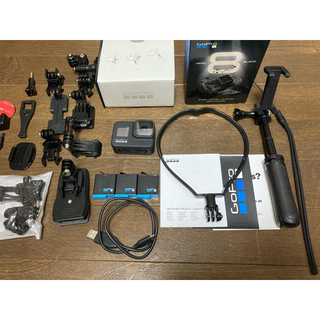 ゴープロ(GoPro)の　GoPro HERO 8 black美品純正バッテリー3つOP多数(ビデオカメラ)