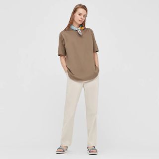 ユニクロ(UNIQLO)の新品タグなしユニクロスムースコットンラウンドヘムロングTベージュxL(Tシャツ(半袖/袖なし))