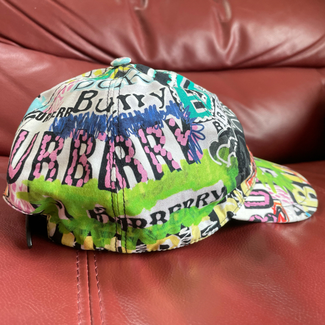 BURBERRY(バーバリー)のBURBERRY バーバリー アーカイブロゴグラフィティ キャップ マルチカラー レディースの帽子(キャップ)の商品写真