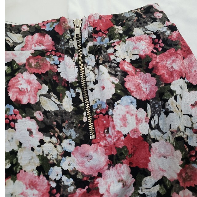 one*way(ワンウェイ)の花柄スカート レディースのスカート(ミニスカート)の商品写真