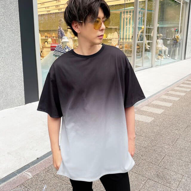 Rady(レディー)のRady グラデーションバックロゴメンズTシャツ メンズのトップス(Tシャツ/カットソー(半袖/袖なし))の商品写真