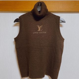 ルイヴィトン(LOUIS VUITTON)のLOUIS VUITTON ルイヴィトン 胸元ロゴ刺繍 ノースリタートルネック(ニット/セーター)