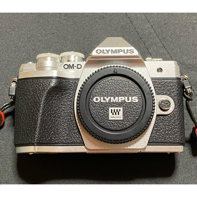 OLYMPUS(オリンパス)のOLYMPUS OM-D E-M10 Mark III スマホ/家電/カメラのカメラ(ミラーレス一眼)の商品写真