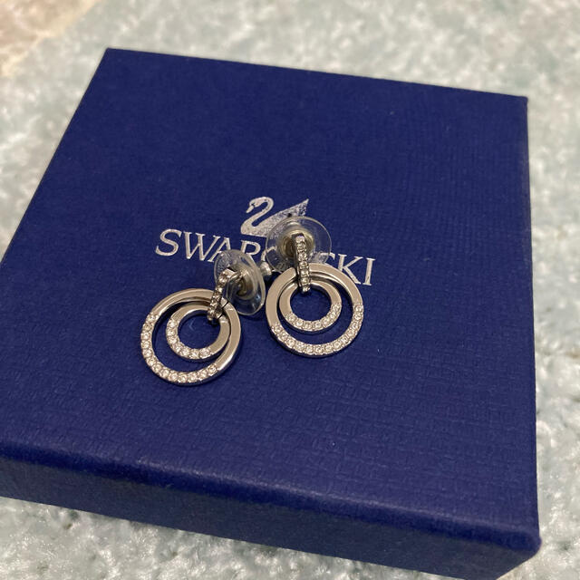 SWAROVSKI(スワロフスキー)のSWAROVSKI スワロフスキー サークルピアス レディースのアクセサリー(ピアス)の商品写真