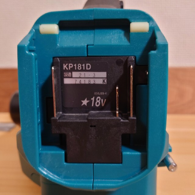 Makita(マキタ)のマキタ　18V　新品　無線連動　充電式カンナ　KP181D スポーツ/アウトドアの自転車(工具/メンテナンス)の商品写真