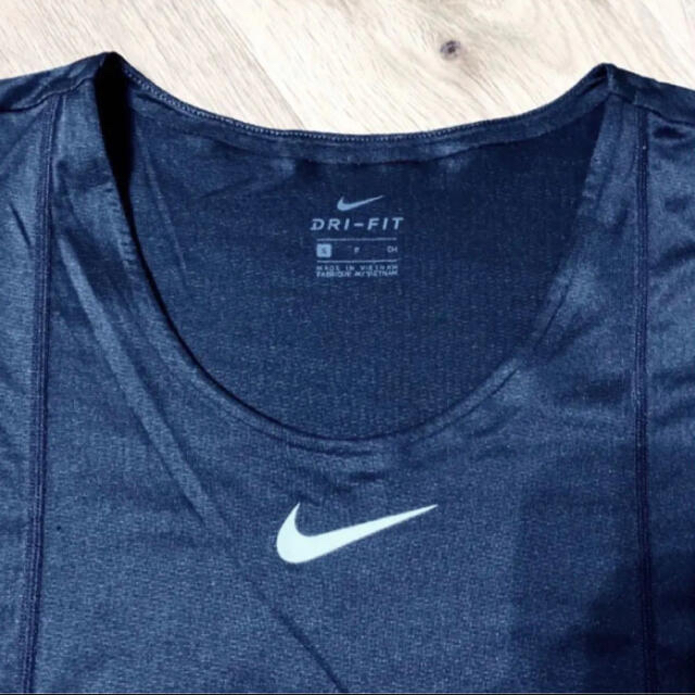 NIKE(ナイキ)のNIKE Tシャツ　S レディースのトップス(Tシャツ(半袖/袖なし))の商品写真