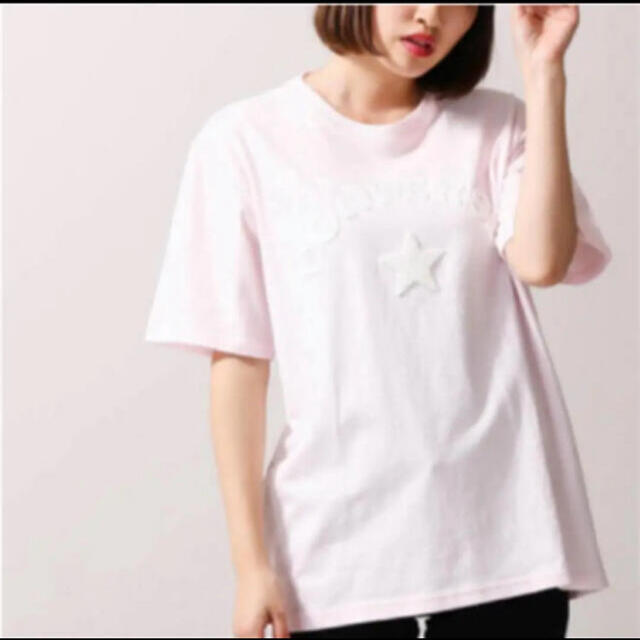 CONVERSE(コンバース)の新品　コンバース　刺繍Ｔシャツ　ピンク レディースのトップス(Tシャツ(半袖/袖なし))の商品写真