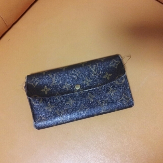 LOUIS VUITTON(ルイヴィトン)のヴィトン 長財布 難有 レディースのファッション小物(財布)の商品写真