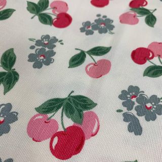 キャスキッドソン(Cath Kidston)の新入荷 さくらんぼ キャスキッドソン デニム 帆布生地 幅140cmx100cm(生地/糸)