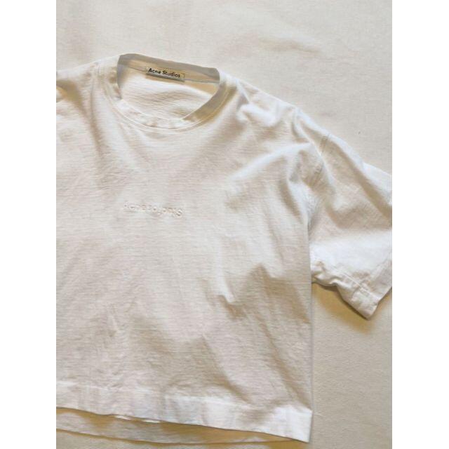 ACNE(アクネ)のAcne Studious アクネ ストゥディオス エンボスロゴ Tシャツ レディースのトップス(Tシャツ(半袖/袖なし))の商品写真