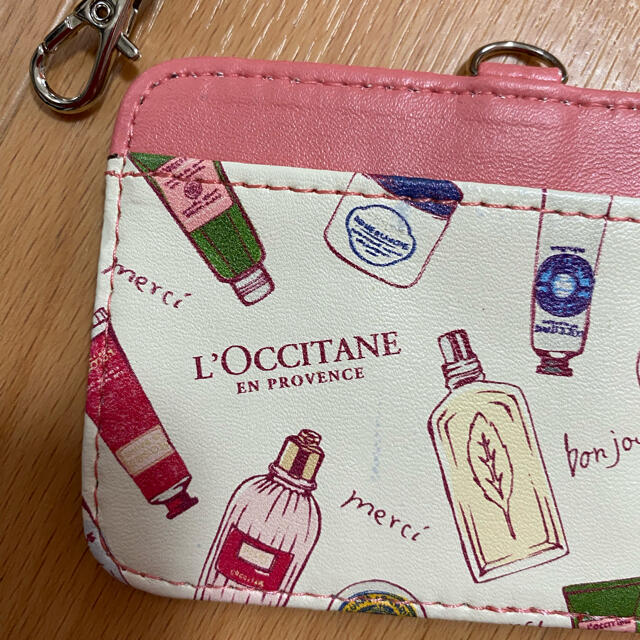 L'OCCITANE(ロクシタン)の値下げしました！新品未使用！ロクシタン　ノベルティ　パスケース レディースのファッション小物(パスケース/IDカードホルダー)の商品写真