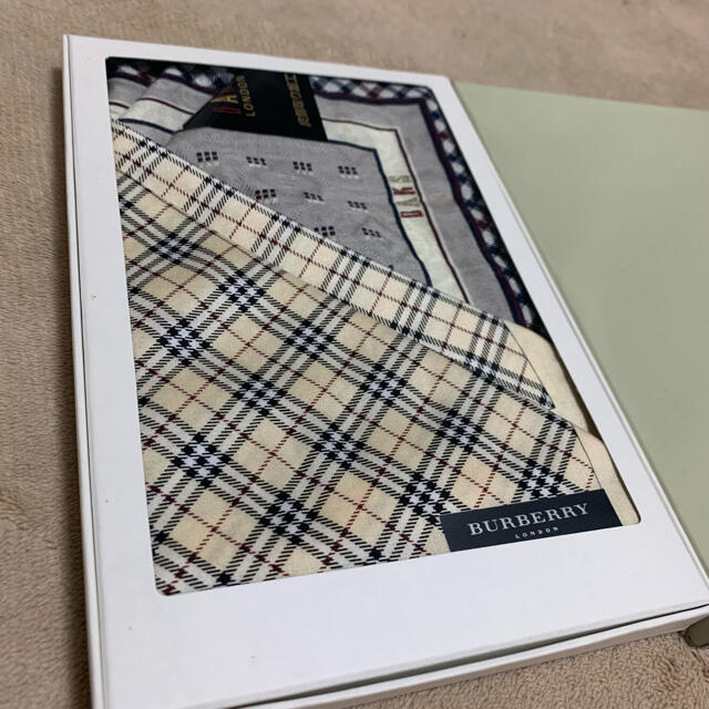 BURBERRY(バーバリー)のりーぬ様専用出品 メンズのファッション小物(ハンカチ/ポケットチーフ)の商品写真