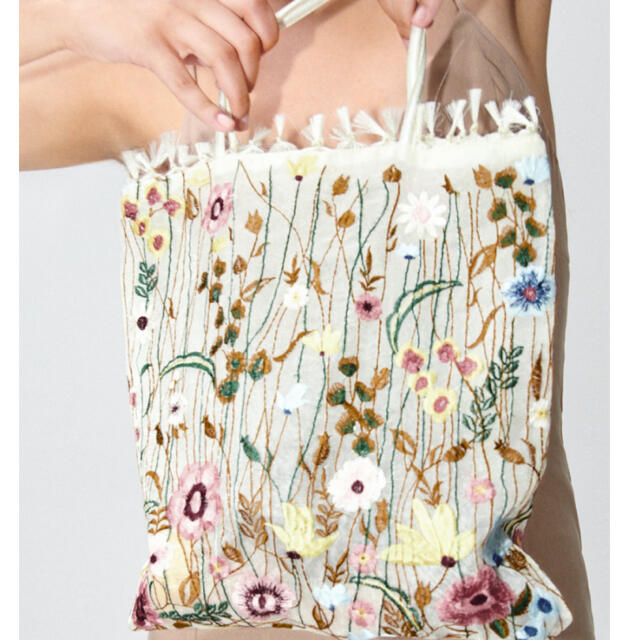 ZARA - ZARA フラワーエンブロイダリーチュールトートバッグ 花 ZARA - ZARA フラワーエンブロイダリーチュールトートバッグ 花