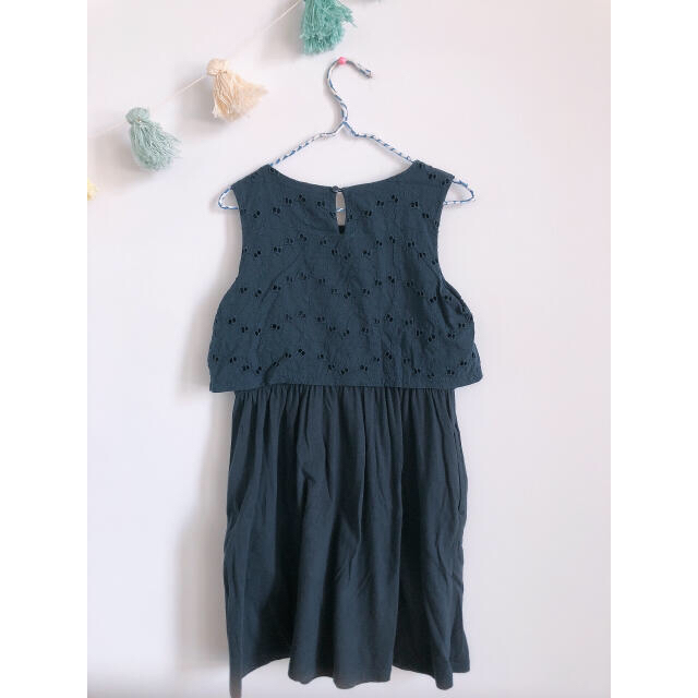 GU(ジーユー)のUNIQLO ネイビーワンピース　130サイズ キッズ/ベビー/マタニティのキッズ服女の子用(90cm~)(ワンピース)の商品写真