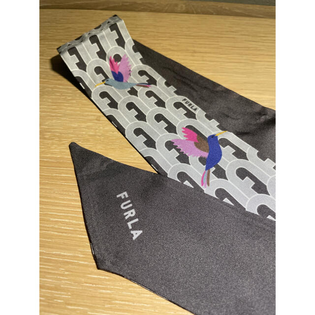 Furla(フルラ)のFURLA フルラ　バンドゥ　スカーフ　鳥　ブルーグレー レディースのファッション小物(バンダナ/スカーフ)の商品写真