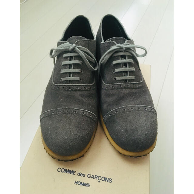 COMME des GARCONS(コムデギャルソン)のコム・デ・ギャルソン オム　　　　スェードキャップトゥ　25センチ メンズの靴/シューズ(ドレス/ビジネス)の商品写真