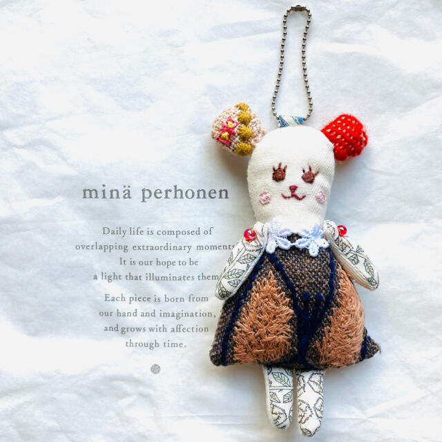 mina perhonen(ミナペルホネン)の【限定価格】ミナペルホネン　くまちゃんチャーム٩( ᐛ )و ハンドメイドのファッション小物(バッグチャーム)の商品写真