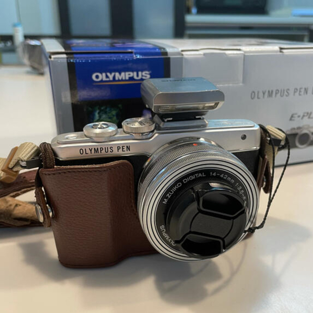 パステルオリーブ OLYMPUS オリンパス EPL-7 一眼レフ カメラ - 通販