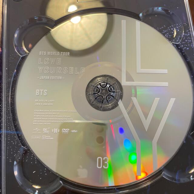 防弾少年団(BTS)(ボウダンショウネンダン)のBTS ライブDVD 初回限定盤　ラブユアセルフ　銀テおまけ付き エンタメ/ホビーのDVD/ブルーレイ(ミュージック)の商品写真