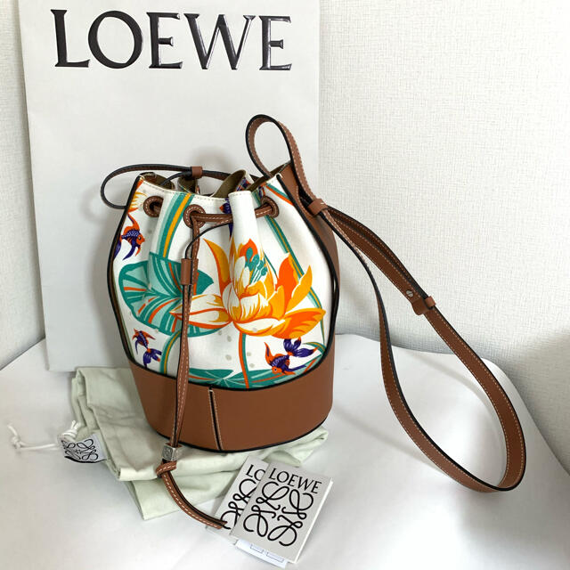 LOEWE(ロエベ)のLOEWE ロエベ バルーン バッグ パウラズ イビザ イビサ スモール 新品 レディースのバッグ(ショルダーバッグ)の商品写真