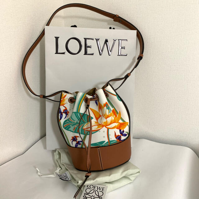 LOEWE(ロエベ)のLOEWE ロエベ バルーン バッグ パウラズ イビザ イビサ スモール 新品 レディースのバッグ(ショルダーバッグ)の商品写真