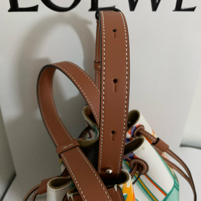 LOEWE(ロエベ)のLOEWE ロエベ バルーン バッグ パウラズ イビザ イビサ スモール 新品 レディースのバッグ(ショルダーバッグ)の商品写真