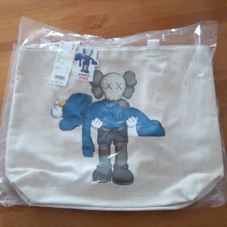 ユニクロ(UNIQLO)の【新品未開封】ユニクロ ✕ KAWS カウズ　トートバッグ   (トートバッグ)