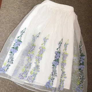 トッコ(tocco)の花柄刺繍オーガンジースカート(ひざ丈スカート)