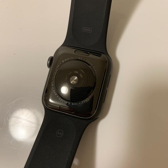 Apple Watch(アップルウォッチ)のApple Watch SE 40mm（GPSモデル）スペースグレイ　箱付き スマホ/家電/カメラのスマートフォン/携帯電話(その他)の商品写真