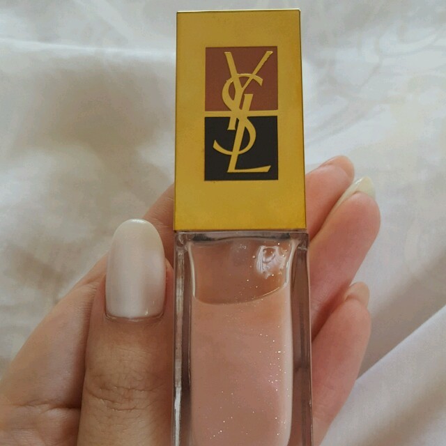 Yves Saint Laurent Beaute(イヴサンローランボーテ)の【未使用／送料込】YSLネイル LA LAQUE コスメ/美容のネイル(マニキュア)の商品写真