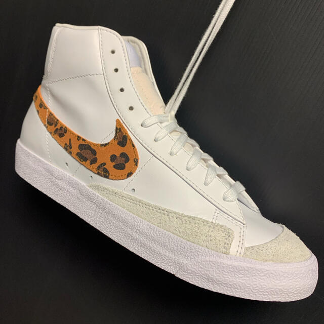 NIKE(ナイキ)のBLAZER MID 77 SE  leopard メンズの靴/シューズ(スニーカー)の商品写真