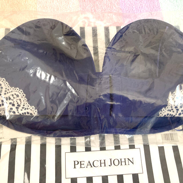 PEACH JOHN(ピーチジョン)のピーチジョンアメージングホールドストラップレスブラD70新品タグ付きノンワイヤー レディースの下着/アンダーウェア(ブラ)の商品写真