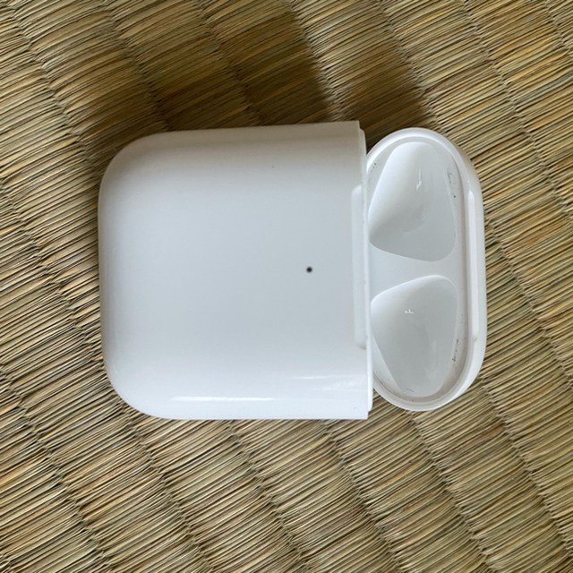 Apple(アップル)のAirPods 第二世代　左耳なし エンタメ/ホビーのエンタメ その他(その他)の商品写真