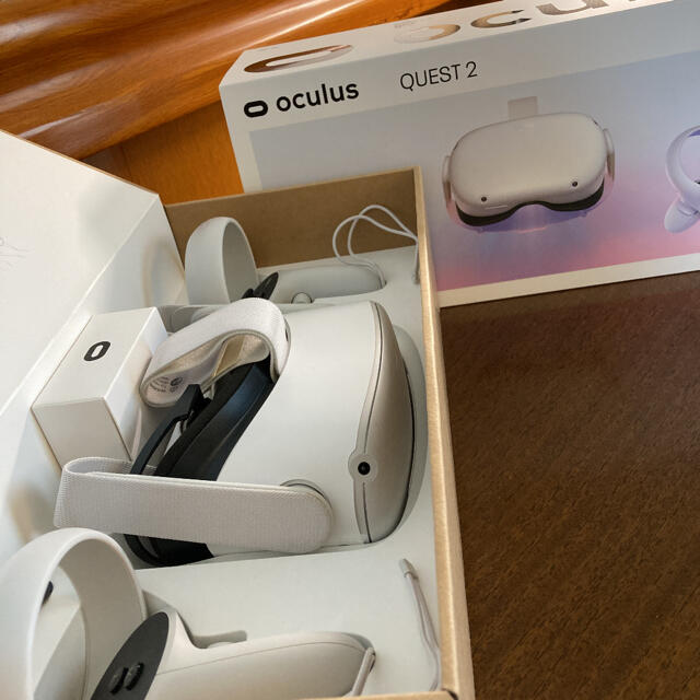 Oculus quest 2 オキュラスクエスト2  エンタメ/ホビーのゲームソフト/ゲーム機本体(家庭用ゲーム機本体)の商品写真