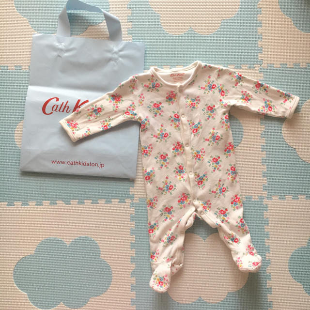 Cath Kidston(キャスキッドソン)のcath kidston（キャスキッドソン）♡足付きロンパース♡ベビー服 キッズ/ベビー/マタニティのベビー服(~85cm)(ロンパース)の商品写真