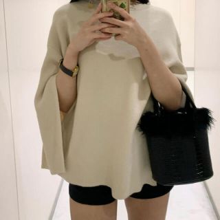 ザラ(ZARA)のケープ風ニットプルオーバー/グレイッシュベージュ　マント　ポンチョ(カーディガン)