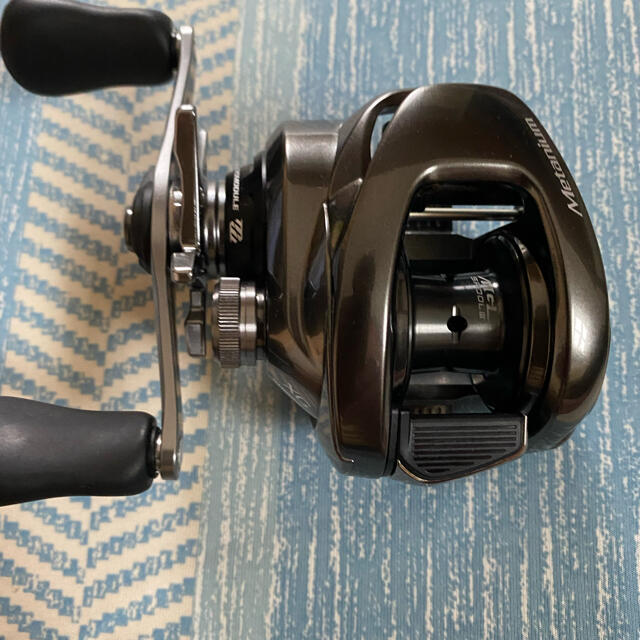 SHIMANO(シマノ)のSHIMANO 20メタニウムXG レフト スポーツ/アウトドアのフィッシング(リール)の商品写真