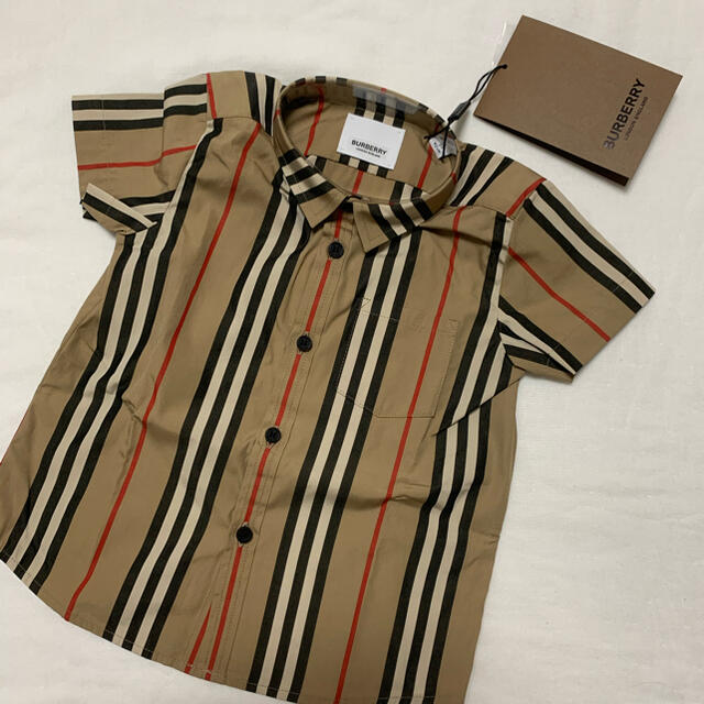 BURBERRY(バーバリー)のお取り置き中【新品未使用】バーバリー　シャツ　2Y キッズ/ベビー/マタニティのキッズ服男の子用(90cm~)(Tシャツ/カットソー)の商品写真