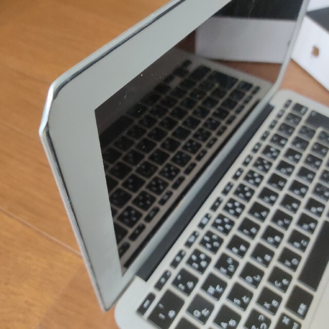 Apple(アップル)のジャンク MacBook Air (11インチ, Mid 2011) スマホ/家電/カメラのPC/タブレット(ノートPC)の商品写真